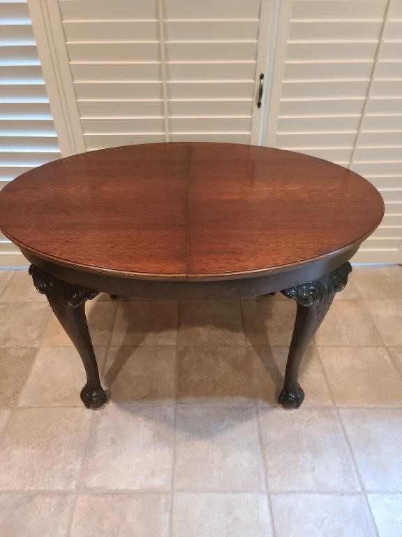 Chippendale-Style Expandable Oval Dining Table