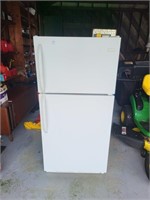 Frigidaire Refrigerator 60in.tall x29in wide  x
