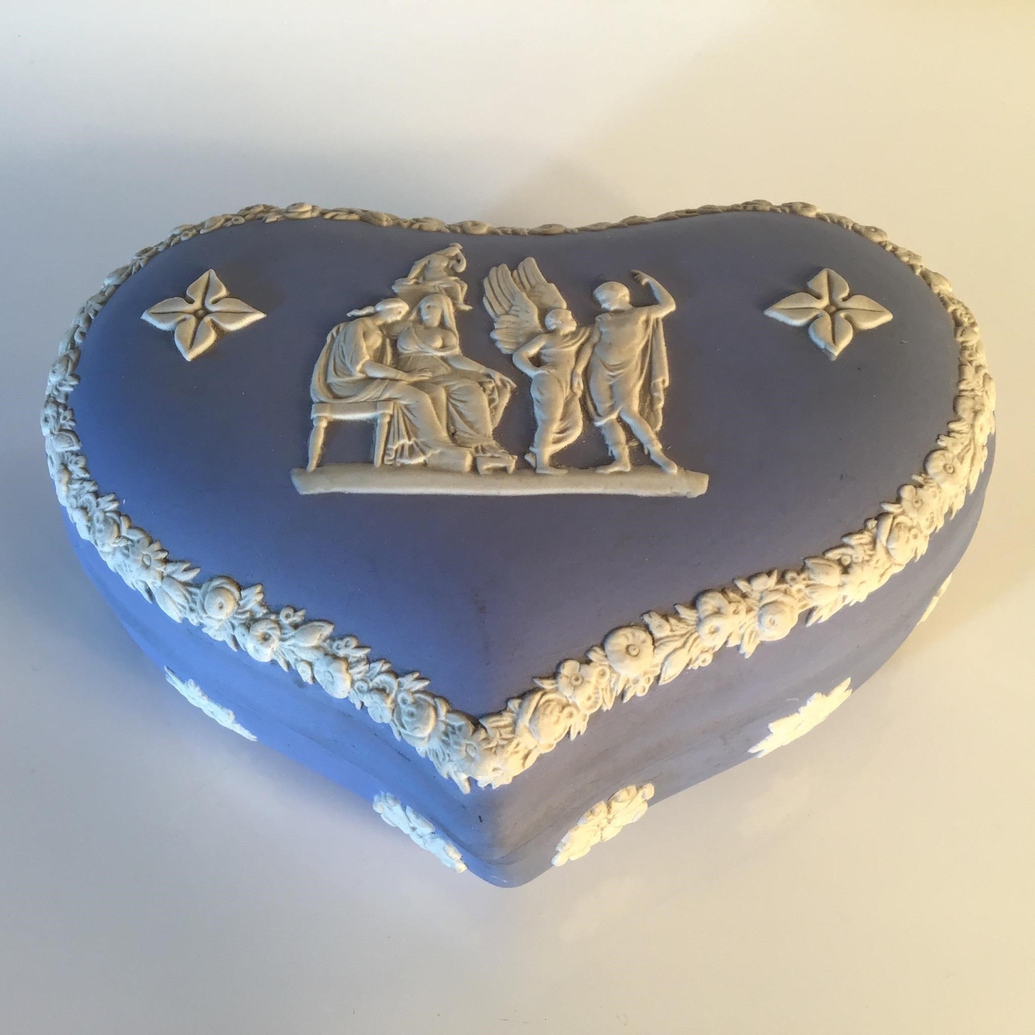 WEDGWOOD JASPERWARE POTTERY HEART BOX ENGLAND