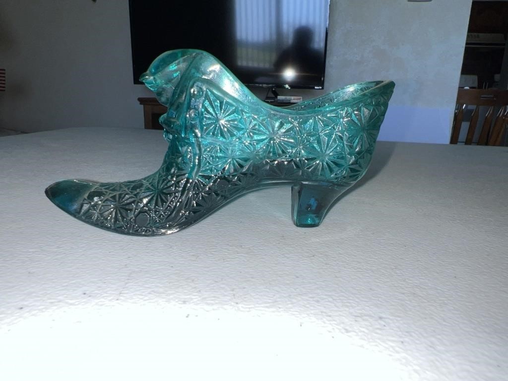 Fenton cat faced shoe 6in long