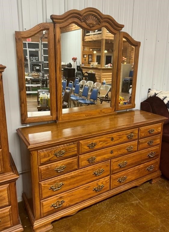 Broyhill Long Dresser With Mirror ( NO SHIPPING)