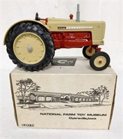 1/16 Cockshutt 570 Super Tractor with Box