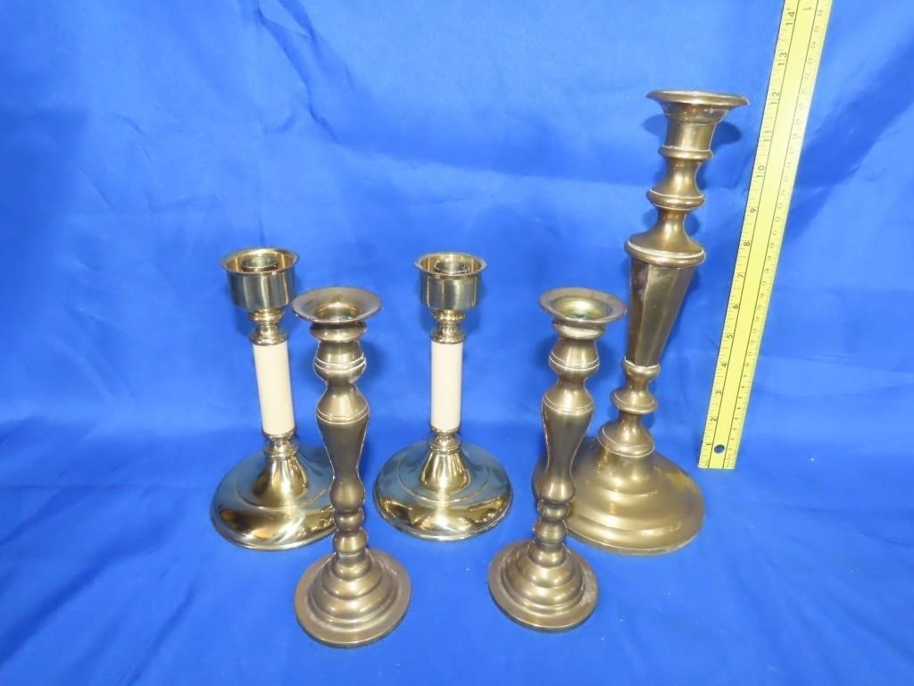 Online Estate Auction of Collectibles, Glassware & Furniture