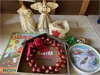 Grouping of Assorted Christmas Items
