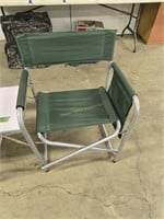 Folding camp chair with side table