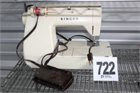 Singer Sewing Machine (U246)