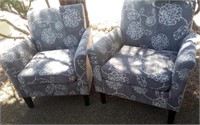 V - PAIR OF MATCHING EASY CHAIRS (G106)