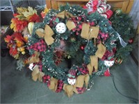NICE CHRISTMAS & FALL WREATHS - PICK UP ONLY