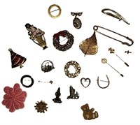 lot of brooches & pins