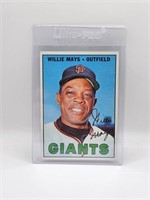 1967 TOPPS WILLIE MAYS #200 NICE CENTERED CARD.