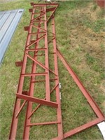 1432) Red 24' pole barn truss