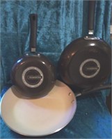 M - LOT OF 3 FRY PANS (K66)