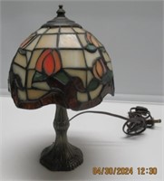 11"H STAINED GLASS BEDSIDE LAMP NICE.
