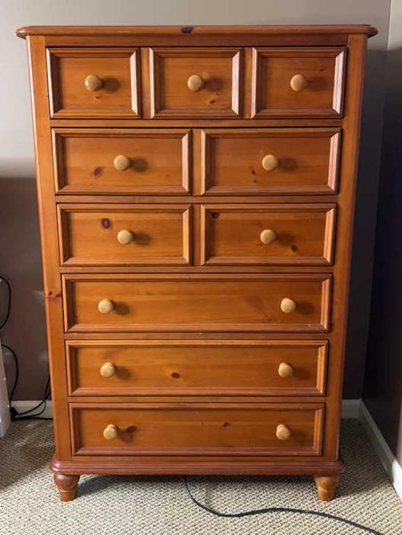 Broyhill Solid Pine Dresser w/ 6 Drawers