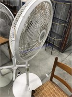 Lasko stand fan, 18" blade