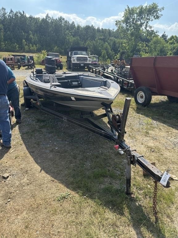 18' BASS BOAT W/ TRAILER