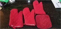 (4) Red Pot Holders, Includes 3 gloves and one