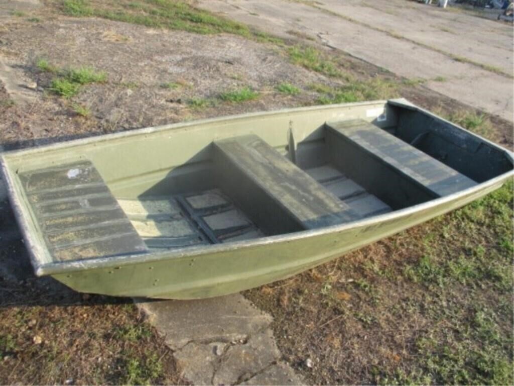 Alumacraft 10' boat (good condition)