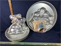 Cake molds and pans