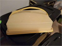 Tupperware cake carrier and handle