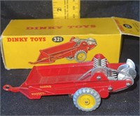 Dinky manure spreader with box