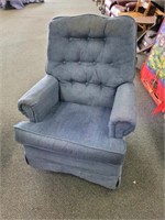 SWIVEL ROCKER CHAIR, PERFECT FOR GARAGE OR DEER