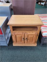 NORTHERN HARVEST FURNITURE SOLID OAK 2-DOOR