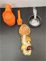 Kitchen measuring cups and spoon holder