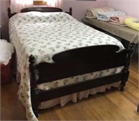 Full size bed w/ headboard, footboard & bedding,