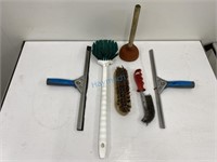 LOT: Misc. Cleaning Utensils