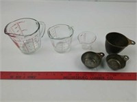 3 liquid measuring cups & 3 dry measuring cups