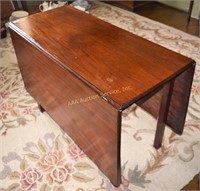 Early drop leaf table, 19th century. Dimensions: 2