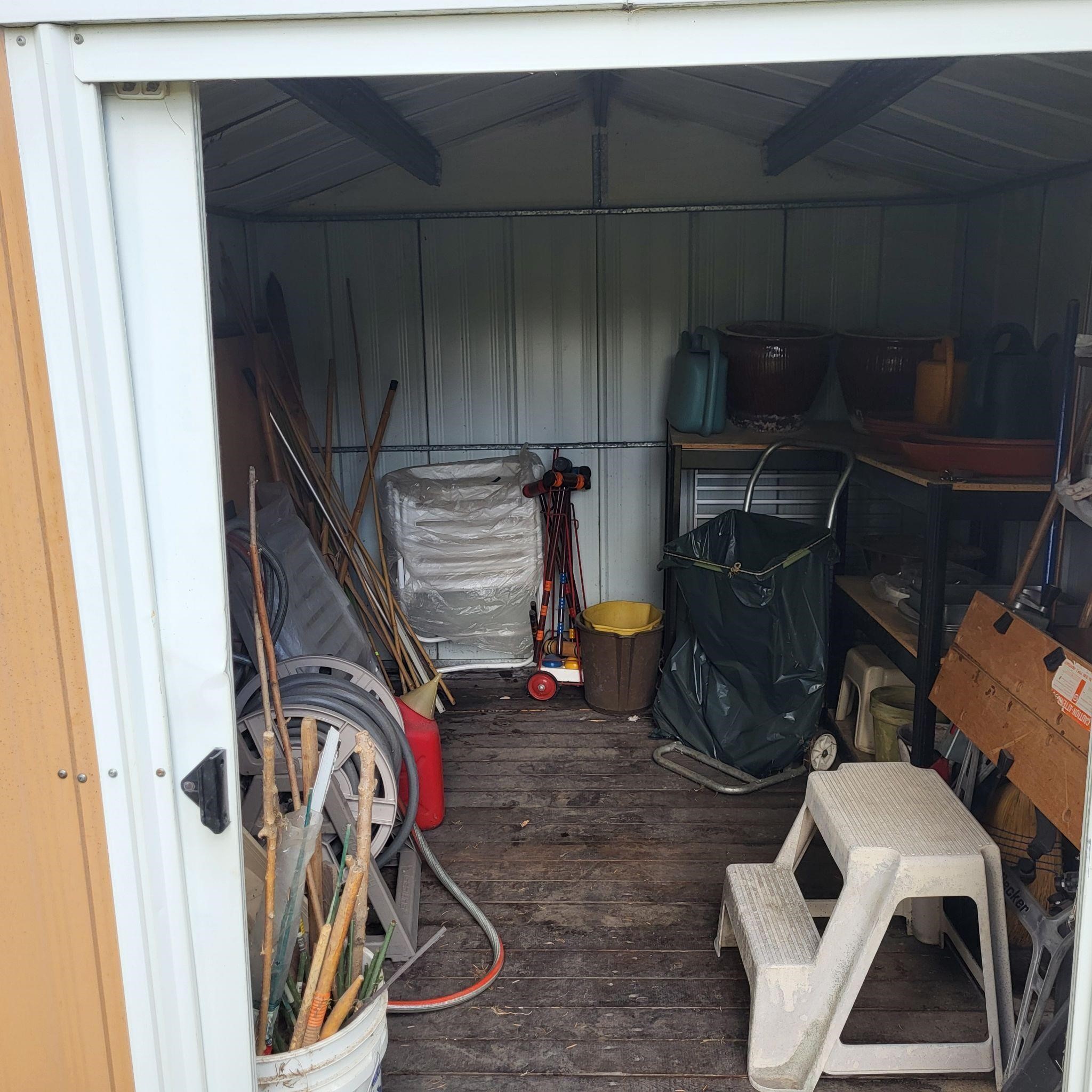 O503 Contents of Garden shed