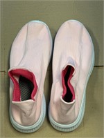 ($39) Women’s pink shoes