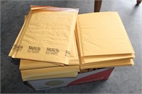 (100) Padded Mailing Envelopes (U235)