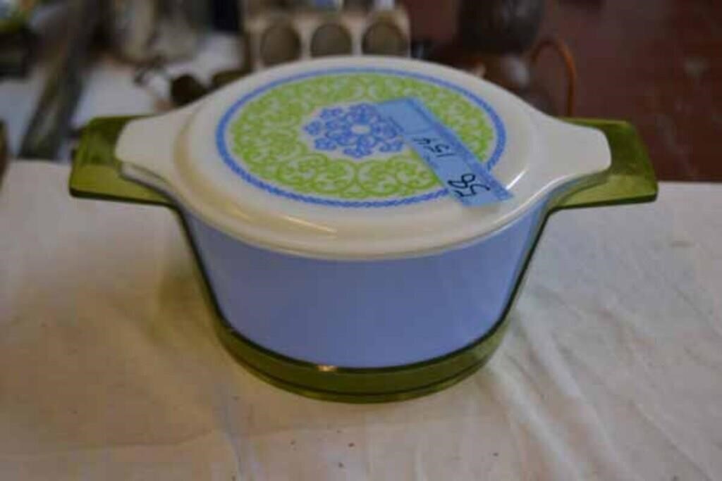 Pyrex 475-B 2.5 Quart Covered Dish w/ Lid & Carrie