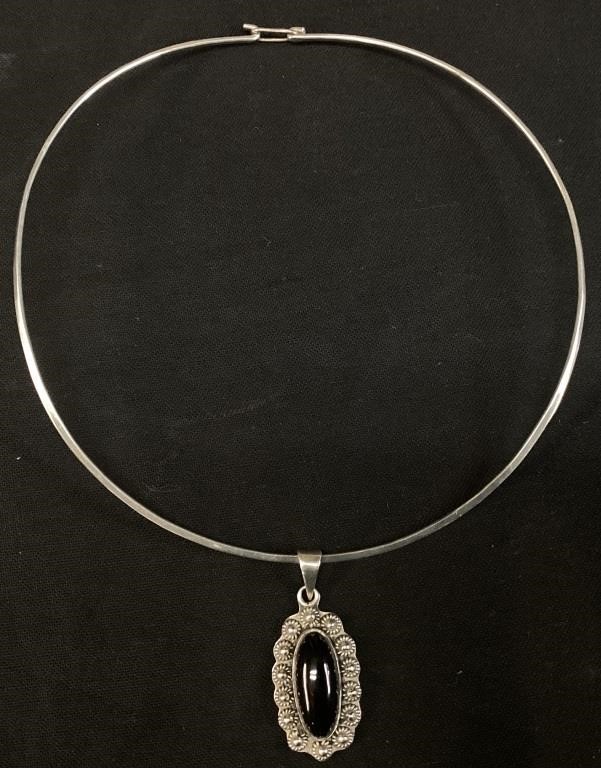 MEXICAN STERLING SILVER & ONYX PENDANT HOOP