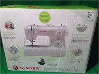 SINGER TRADITION SEWING MACHINE