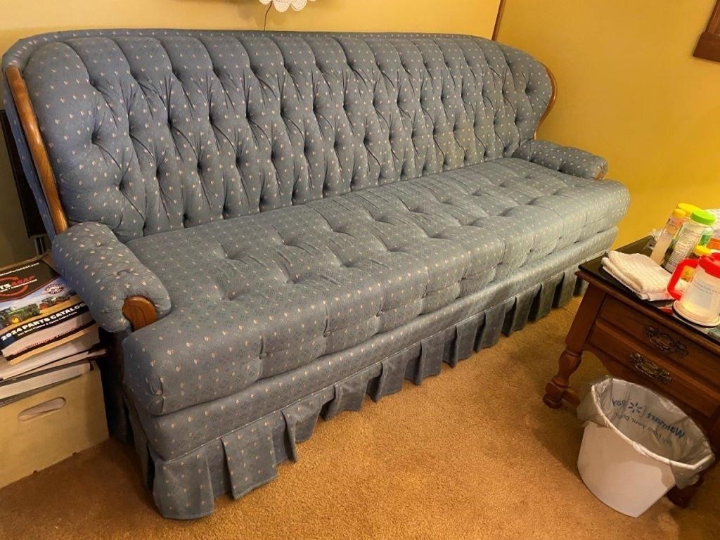 very clean 7ft sofa- no pets, no smoke