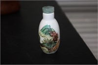 A Vintage Chinese Porcelain Snuff Bottle