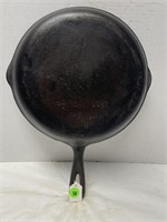 10 1/2" CAST IRON SKILLET - MADE IN TAIWAN