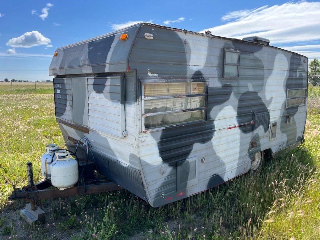 1975 TRAVELAIRE 18' TRAVEL TRAILER CAMOFLAUGE