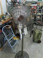 Vintage whirlwind floor standing fan. Works great