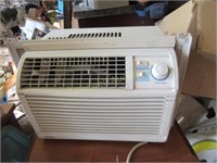 5000 BTU Window air conditioner by Danby