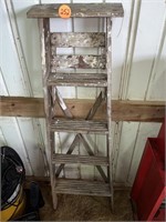 5ft Wood Step Ladder