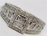 10KT WHITE GOLD .68CTS DIAMOND RING