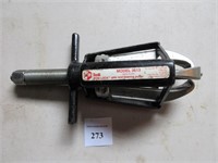 An Adjustable Gear Puller