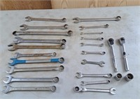 Assortment of wrenches. 1 snap-on size 1 1/8