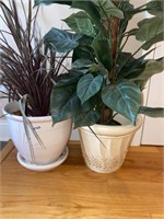Ecru ceramic planter w/artificial plant  hard