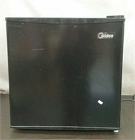 Omidea Mini Refrigerator, Powers On